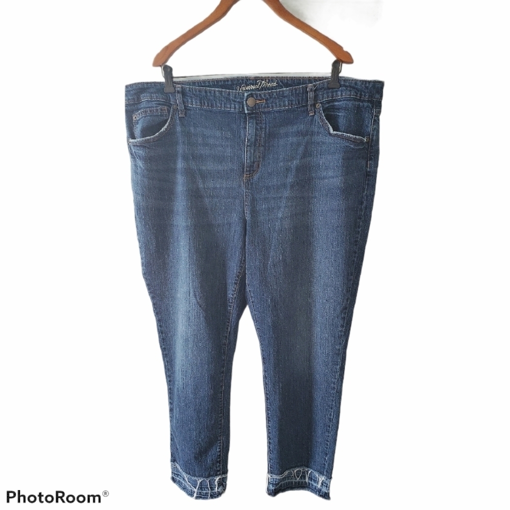 Universal Threads Frayed Hem High Rise Ankle Jeans